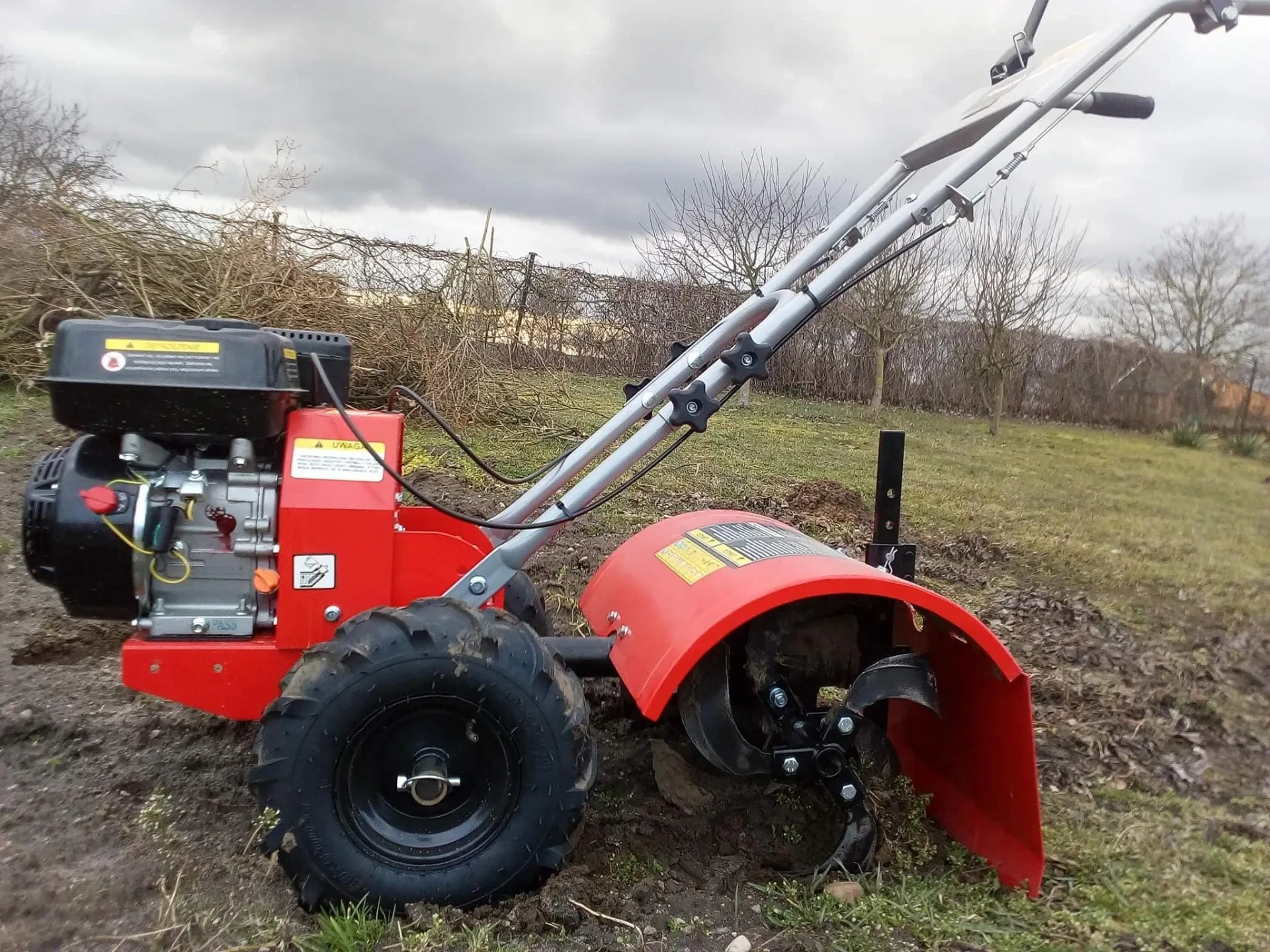 Bud-Bet Ujście: Sprzęt budowlany i ogrodniczy. Działamy 7 dni w tygodniu!