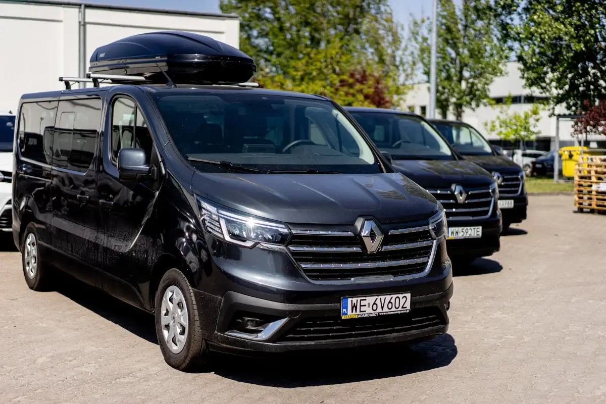 Finserv – Nowe Busy 8 i 9-osobowe. Wynajem od 183 zł. Cała Polska.